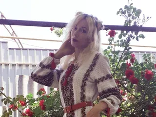 Emma_Blonde, 44yo cam performer