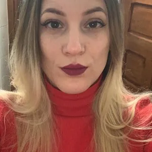 LiaMelanyy, 40yo cam performer
