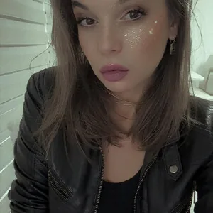 Mistresshadow, 42yo cam performer