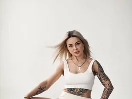 Moondemon, 42yo cam performer